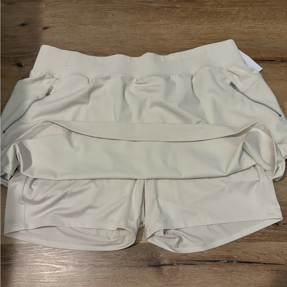 LIVI by Lane Bryant Knit Trouser Skort with 5” Inseam Shorts NWT in Birch Cream - Picture 9 of 13